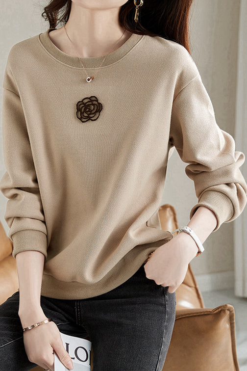 Bluza casual z haftowaną kamelią