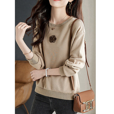 Bluza casual z haftowaną kamelią