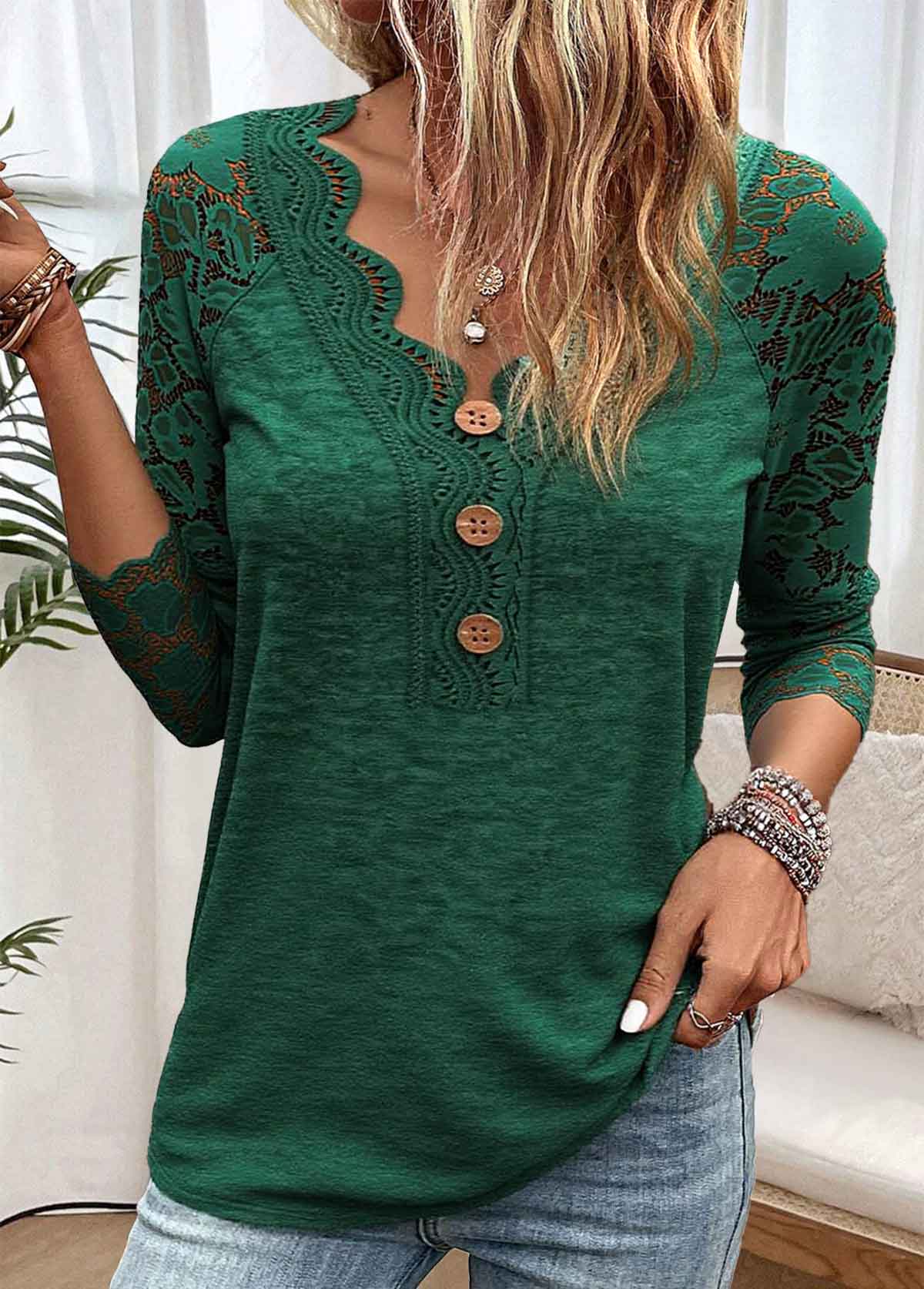 Elegancka Tunika T-shirt w Ciemnozielonym Kolorze z Koronką