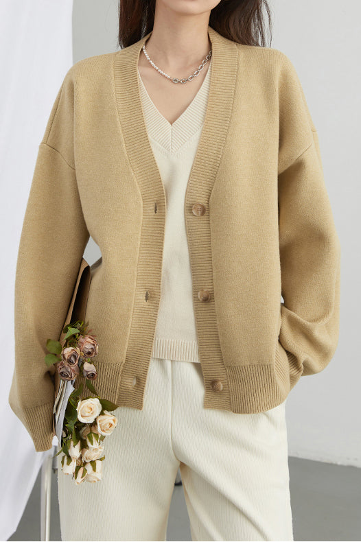 Warstwowy sweter z dekoltem serek