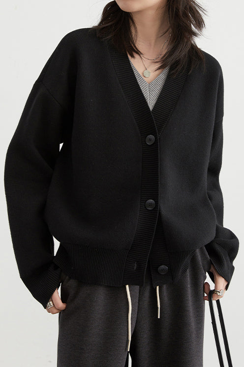 Warstwowy sweter z dekoltem serek