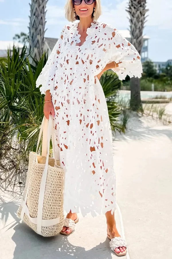 Koronkowa sukienka plażowa w kwiaty – Styl boho chic