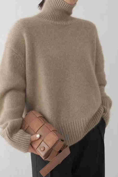 Sweter o luźnym casualowym kroju