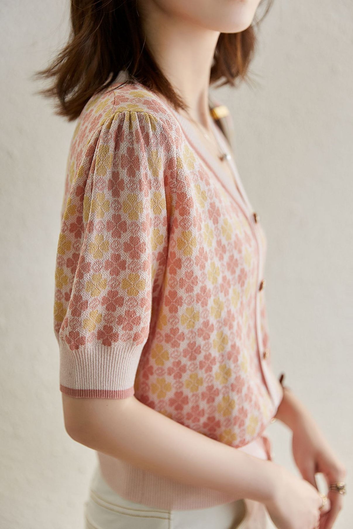 Kardigan Retro Jacquard Damski - Krótki Kamizelka z Dekoltem w Serek, Stylowy i Wygodny