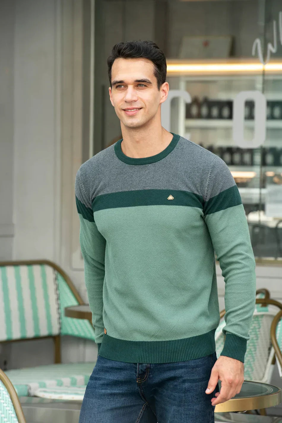 Nowoczesny i elegancki sweter bawełniany