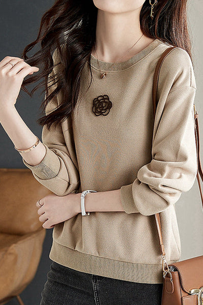 Bluza casual z haftowaną kamelią