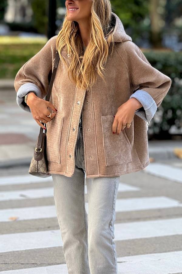 Kurtka Kaki Oversize z Kapturem – Styl Casual i Chic