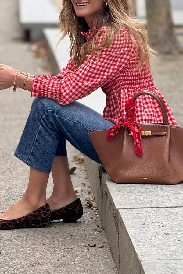 Czerwona i Biała Koszula Vichy w Stylu Retro – Kobiecy i Wygodny Styl
