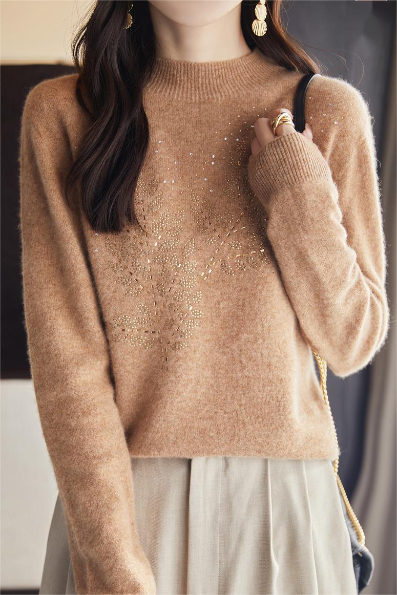 Stylowy sweter dziany z kryształkami