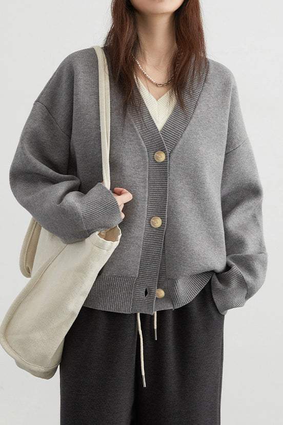 Warstwowy sweter z dekoltem serek