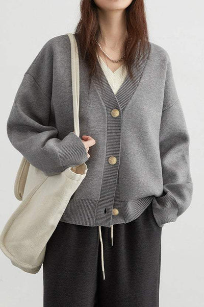 Warstwowy sweter z dekoltem serek