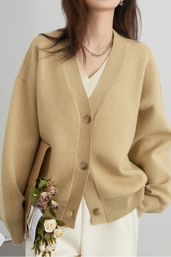 Warstwowy sweter z dekoltem serek